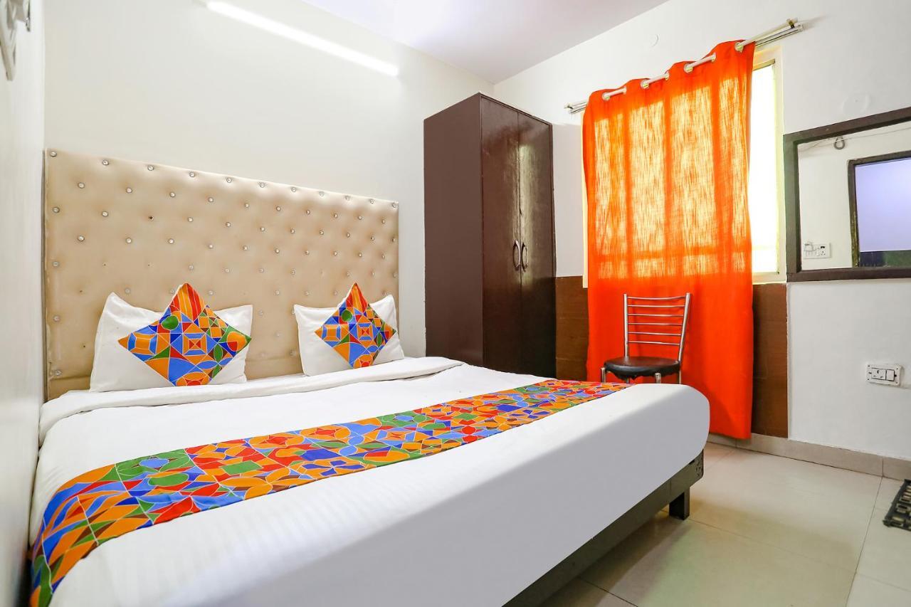 Fabhotel The Lazeez New Delhi Exterior foto
