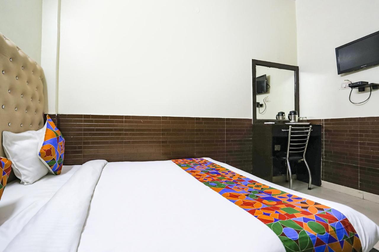 Fabhotel The Lazeez New Delhi Exterior foto
